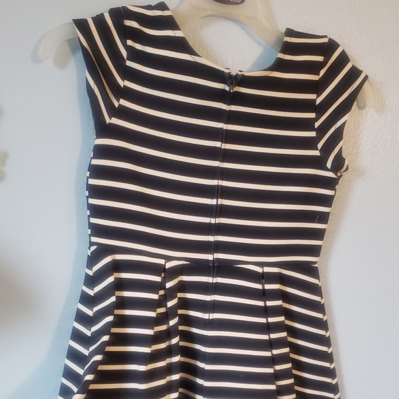 Spring dress - Picture 2 of 2